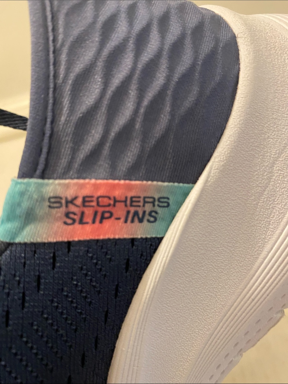 Skechers size 9.5 Sneakers good condition - Picture 4 of 6